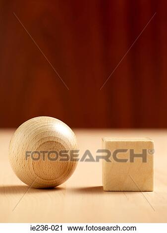 Stock Image - A wooden square and circle. Fotosearch