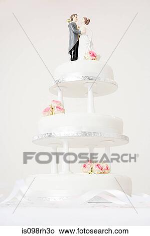 Picture - A wedding cake. Fotosearch