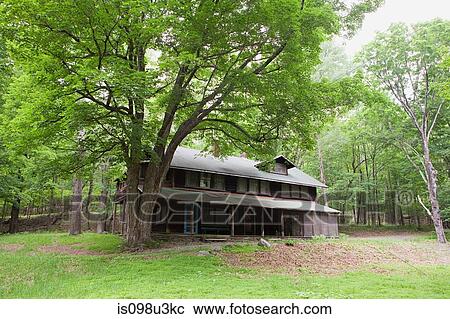 بيت العطلة الخارج المشهد الريفي ألبوم الصور Is098u3kc Fotosearch