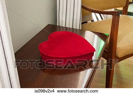 Picture - Heart shaped box. Fotosearch