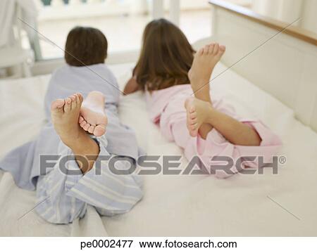Schwester Und Bruder Teilen Bett Schwester Und Bruder Teilen Bett