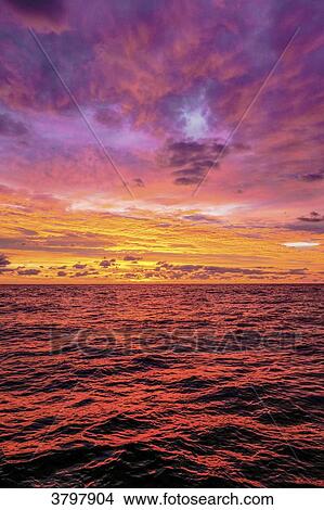 Picture - France, Brittany, Finistere, sunset on the Atlantic Ocean. Fotosearch