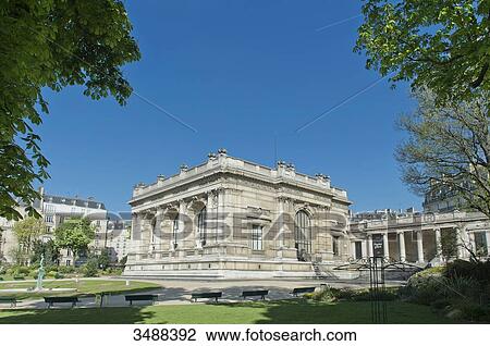 Stock Image - France. Paris 16th district. The Galliera palace, the Museum of Fashion of the City of Paris. Architect: Leon Ginain (1894). Fotosearch