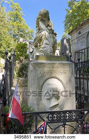 Stock Image - France, Paris 20th district. Pere Lachaise cemetery. Grave of Frederic Chopin (1810-1849) topped with a statue of Euterpe with a broken lute. In the Greek mythology, Euterpe is the goddess of music. Statue by Auguste Clesinger (1850). Fotosearch
