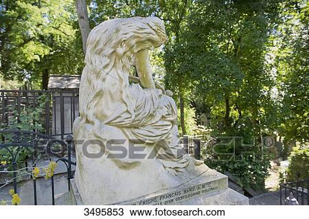 Stock Image - France, Paris 20th district. Pere Lachaise cemetery. Grave of Frederic Chopin (1810-1849) topped with a statue of Euterpe with a broken lute. In the Greek mythology, Euterpe is the goddess of music. Statue by Auguste Clesinger (1850). Fotosearch