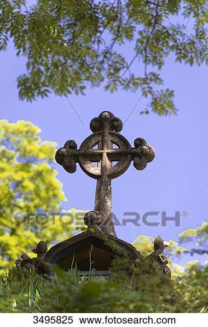 France, Paris 20th district. Pere Lachaise cemetery. A celtic cross View Large Photo Image Stock Photography - France, Paris 20th district. Pere Lachaise cemetery. A celtic cross. Fotosearch