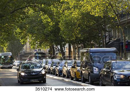 Picture - France, Paris, 4th district, Quai de la Megisserie, evening traffic.. Fotosearch