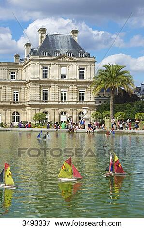 Stock Photo - France, Paris, 6th arrondissement, Jardin du Luxembourg. Fotosearch