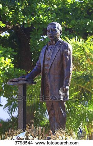 Picture - Mexico, Quintana Roo, Cozumel Island. San Miguel de Cozumel.. Plaza del sol.. Benito Juarez statue.. Fotosearch