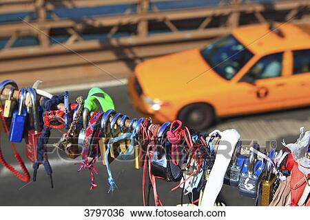 Stock Photograph - Usa, New-York City. Taxi. Brooklyn Bridge.. Fotosearch