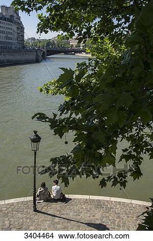 France, Paris 4eme, young couple at the end of l'ile St Louis View Large Photo Image Picture - France, Paris 4eme, young couple at the end of l'ile St Louis. Fotosearch