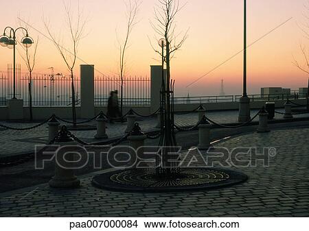 Picture - France, Paris, sunrise. Fotosearch