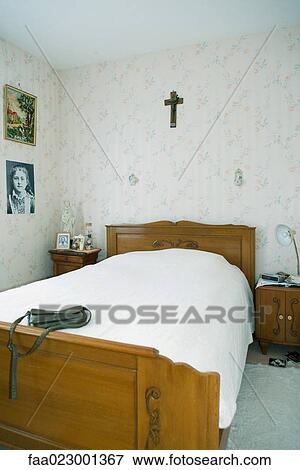 Home interior, bedroom, purse lying on edge of bed View Large Photo Image Stock Photo - Home interior, bedroom, purse lying on edge of bed. Fotosearch