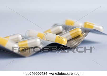 Picture - Blister pack containing capsules of an antiviral drug (a neuraminidase inhibitor) used to treat H1N1 flu. Fotosearch
