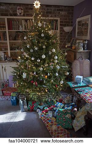 Stock Image - Christmas tree and presents. Fotosearch