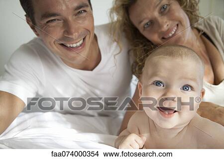 Picture - Parents with baby, portrait. Fotosearch