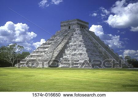Stock Image - El Castillo Chichen Itza (Mayan) Mexico. Fotosearch