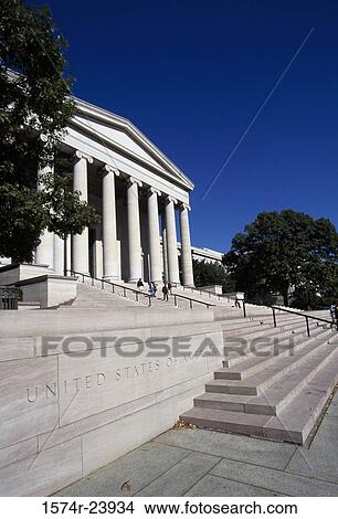 Picture - Low angle view of a courthouse, US Supreme Court, Washington DC, USA. Fotosearch