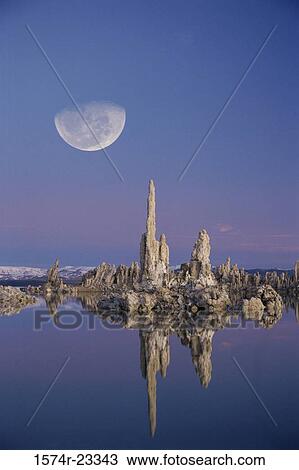 Stock Image - Mono Lake Tufa State Reserve, California, USA. Fotosearch