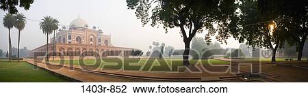 Stock Image - New Delhi, India's Humayun's Tomb, a 16th century example of Mughal architecture and an UNESCO World Heritage Site. Fotosearch