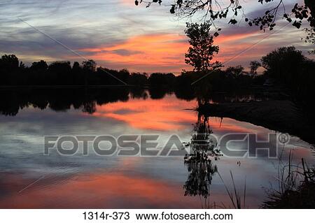 USA, Arizona, Yuma, Fortuna Pond at sunset View Large Photo Image Stock Image - USA, Arizona, Yuma, Fortuna Pond at sunset. Fotosearch