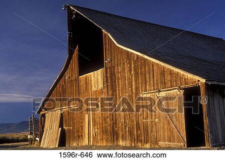 Stock Photograph - Facade of a barn. Fotosearch