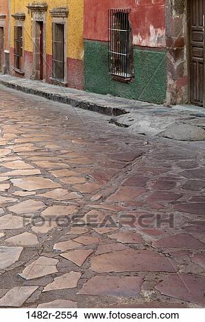 Picture - Street scene, Mexico; Guanajuato; San Miguel de Allende. Fotosearch