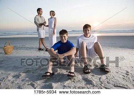 Picture - Family vacation at the beach. Fotosearch