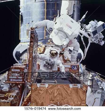 Space Shuttle Discovery 1997 View Large Photo Image Picture - Space Shuttle Discovery 1997. Fotosearch