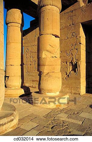 Picture - Ramesseum, funerary temple of Ramses II on the West Bank of the Nile. Luxor (ancient egyptian city of Thebes). Fotosearch