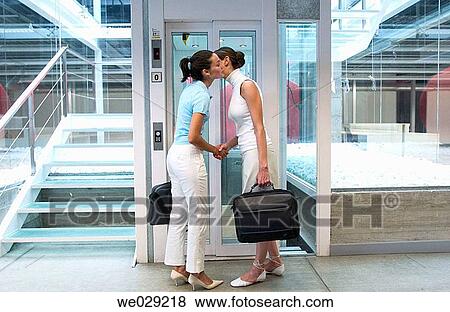 30's, businesspeople, business, briefcase, 20's View Large Photo Image Stock Photo - 30's, businesspeople, business, briefcase, 20's. Fotosearch