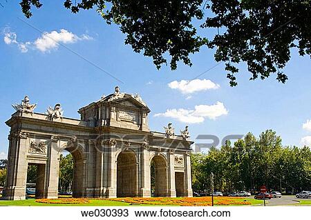 Puerta de Alcalß. Madrid, Spain View Large Photo Image Stock Image - Puerta de Alcalß. Madrid, Spain. Fotosearch