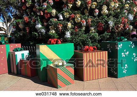 Stock Photo - Christmas tree and presents. Fotosearch