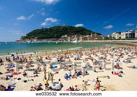 Stock Image - La Concha beach and Monte Urgull in background, San Sebastißn. Guip·zcoa, Euskadi, Spain. Fotosearch