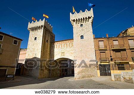 Puerta Baja or Fondonera, Daroca. Zaragoza province, Aragon, Spain / Puerta Baja o Fondonera, Sede del centro de estudios Darocenses (ss. XIV al XVI), restaurada en 1962 y 1987. Daroca, Zaragoza, Arag? n, Espa±a View Large Photo Image Stock Photo - Puerta Baja or Fondonera, Daroca. Zaragoza province, Aragon, Spain / Puerta Baja o Fondonera, Sede del centro de estudios Darocenses (ss. XIV al XVI), restaurada en 1962 y 1987. Daroca, Zaragoza, Arag? n, Espa±a. Fotosearch