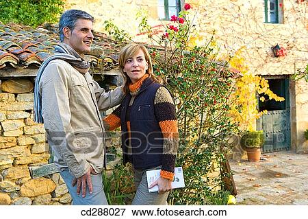 chat, contemporary, autumn View Large Photo Image Stock Photo - chat, contemporary, autumn. Fotosearch