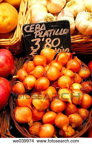 Picture - Onions. Boquer? a market. Barcelona. Catalunya. Spain.. Fotosearch