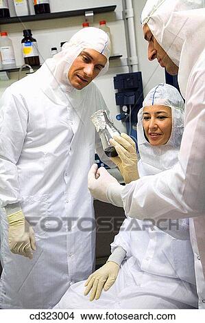 Picture - Inasmet-Tecnalia Foundation, Technology and Research Centre, San Sebastian Technological Park, Basque Country. Microtehcnology lab, clean room. Fotosearch