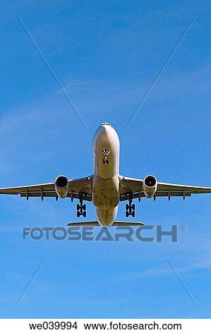 Picture - Landing airplane. Vancouver, Canada. Fotosearch