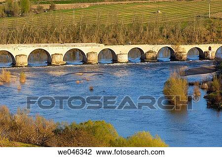 Stock Image - Medieval bridge over Douro river, Toro. Zamora province, Castilla-Le? n, Spain. Fotosearch