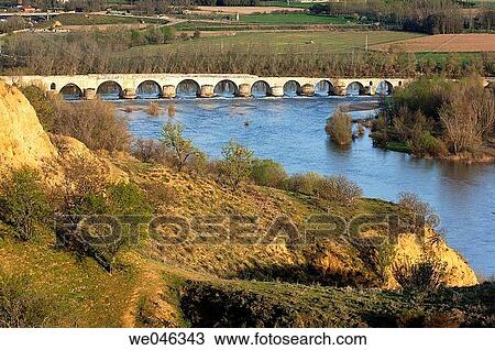 Medieval bridge over Douro river, Toro. Zamora province, Castilla-Le? n, Spain View Large Photo Image Stock Image - Medieval bridge over Douro river, Toro. Zamora province, Castilla-Le? n, Spain. Fotosearch