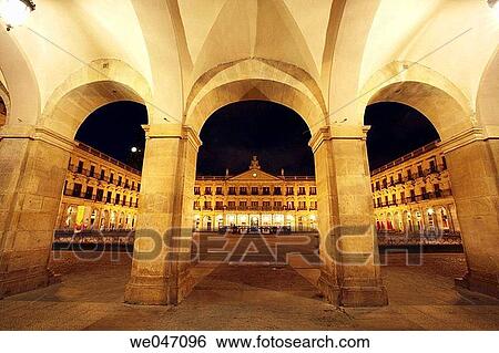 Plaza de Espa±a at night, Vitoria. Alava, Euskadi, Spain View Large Photo Image Stock Photograph - Plaza de Espa±a at night, Vitoria. Alava, Euskadi, Spain. Fotosearch