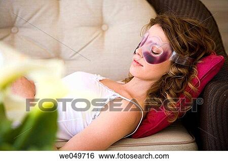 30's, Beauty Care, beauty, 20's View Large Photo Image Stock Photograph - 30's, Beauty Care, beauty, 20's. Fotosearch