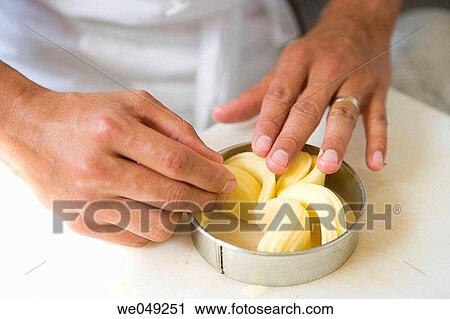 Stock Image - Preparing apple pie. Luis Irizar cooking school. Donostia, Gipuzkoa, Basque Country, Spain. Fotosearch