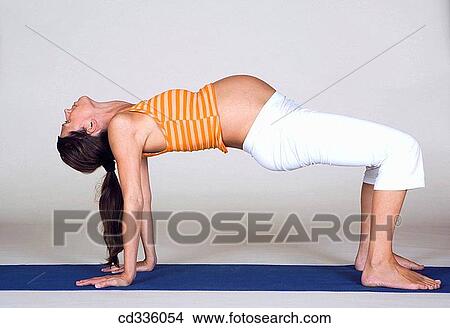 Picture - abdomen, anticipation, accuracy, abdominal, 30's. Fotosearch