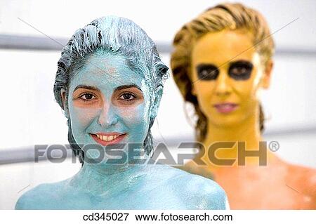 Stock Photo - Body mud, La Phyto personalized treatment. 100% natural active principles: seaweeds, clays, oligo-elements, essential oils, plant extracts, cereals, etc. Cestona spa, Relais Termal Group, Gipuzkoa, Basque Country. Fotosearch