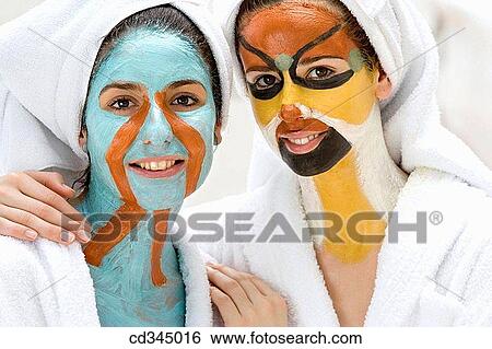Stock Photograph - Body mud, La Phyto personalized treatment. 100% natural active principles: seaweeds, clays, oligo-elements, essential oils, plant extracts, cereals, etc. Cestona spa, Relais Termal Group, Gipuzkoa, Basque Country. Fotosearch