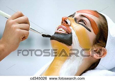 Stock Photograph - Body mud, La Phyto personalized treatment. 100% natural active principles: seaweeds, clays, oligo-elements, essential oils, plant extracts, cereals, etc. Cestona spa, Relais Termal Group, Gipuzkoa, Basque Country. Fotosearch