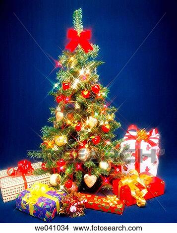 Picture - Christmas tree. Fotosearch