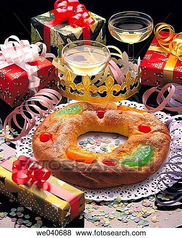 ? Rosc? n de Reyes? Spanish typically O-shaped pastry stuffed with marzipan; it's traditionally eaten on January 6 (Epiphany) View Large Photo Image Stock Photo - ? Rosc? n de Reyes? Spanish typically O-shaped pastry stuffed with marzipan; it's traditionally eaten on January 6 (Epiphany). Fotosearch